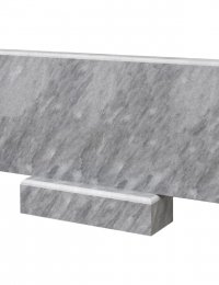 Белый мраморный памятник