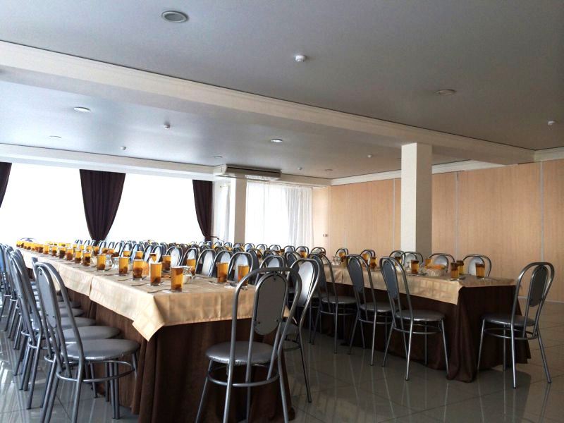 Зал L.Holl для поминок