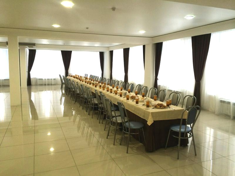 Зал L.Holl для поминок